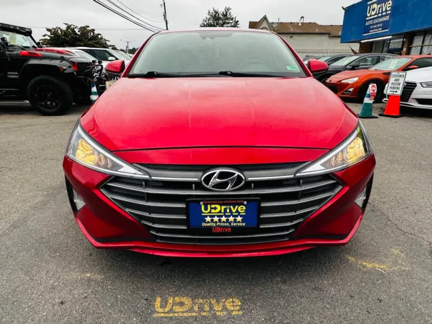 2020 Hyundai Elantra SEL photo 1