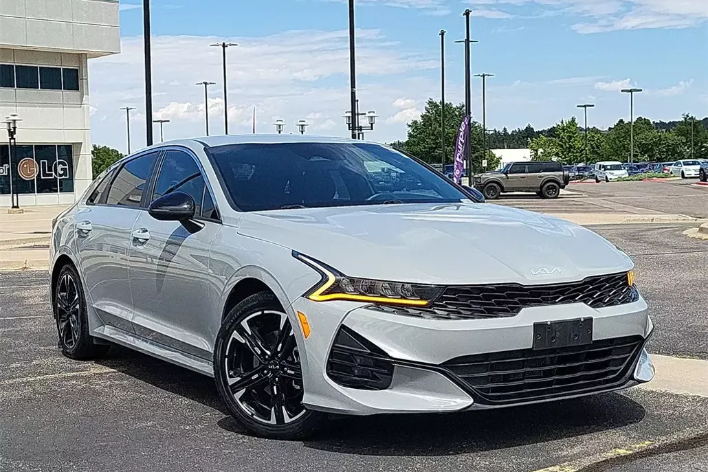 2022 Kia K5 GT-Line photo 1