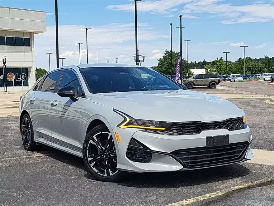 2022 Kia K5 GT-Line photo 1