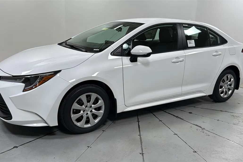 2026 Toyota Corolla LE photo 1