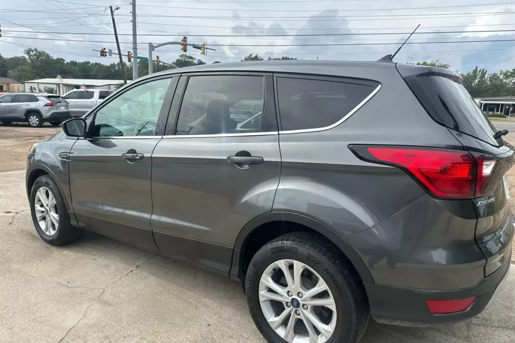 2019 Ford Escape SE photo 1
