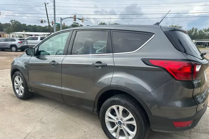 2019 Ford Escape SE photo 1