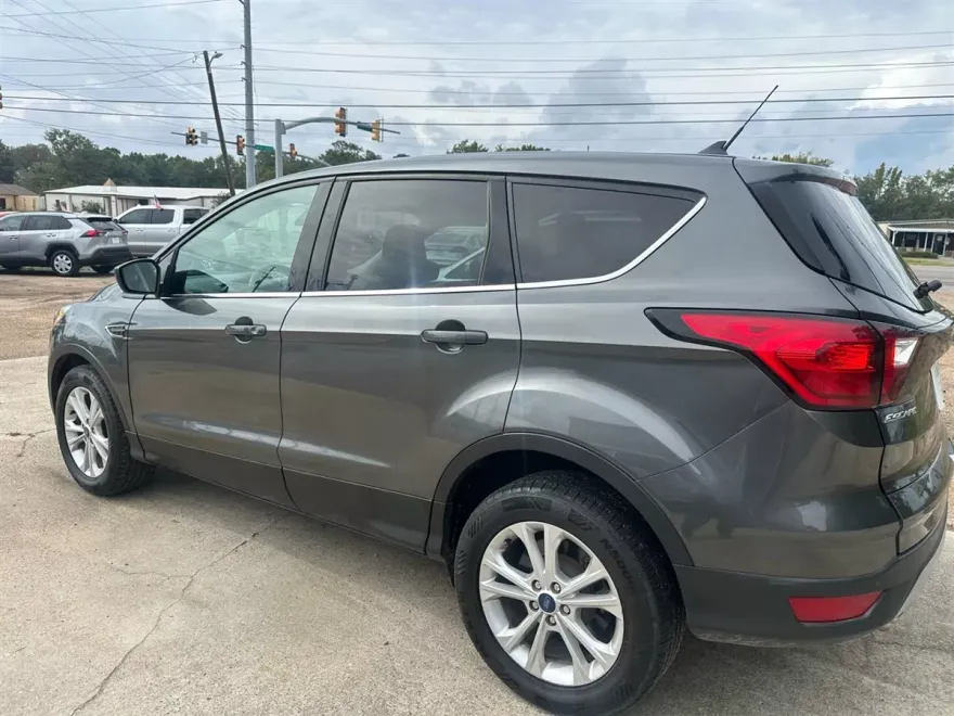 2019 Ford Escape SE photo 1