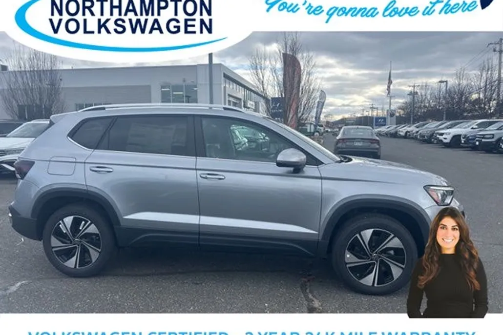 2025 Volkswagen Taos SE photo 1