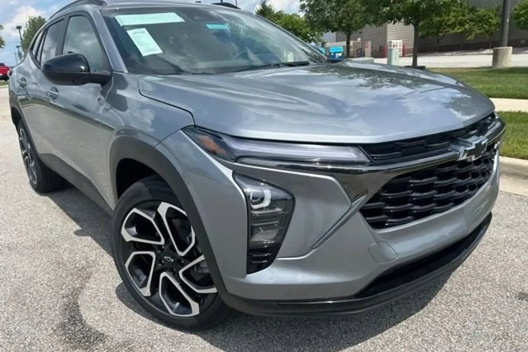 2025 Chevrolet Trax photo 1