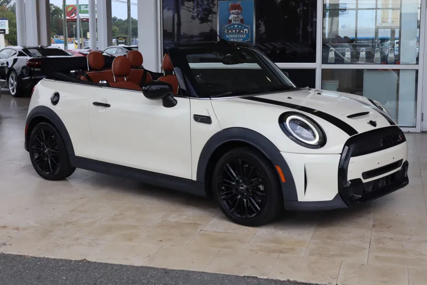 2023 Mini Cooper Convertible S photo 1