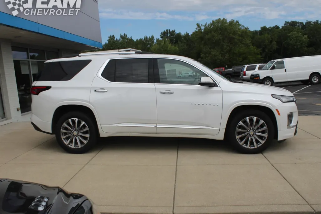 2023 Chevrolet Traverse Premier photo 1