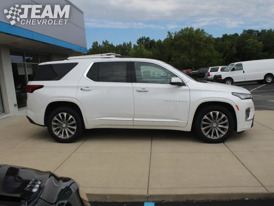 2023 Chevrolet Traverse Premier photo 1