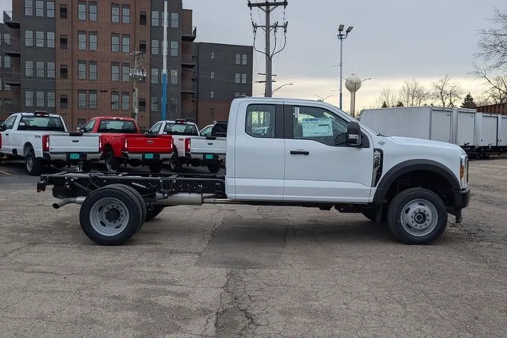 2024 Ford F-450 photo 1