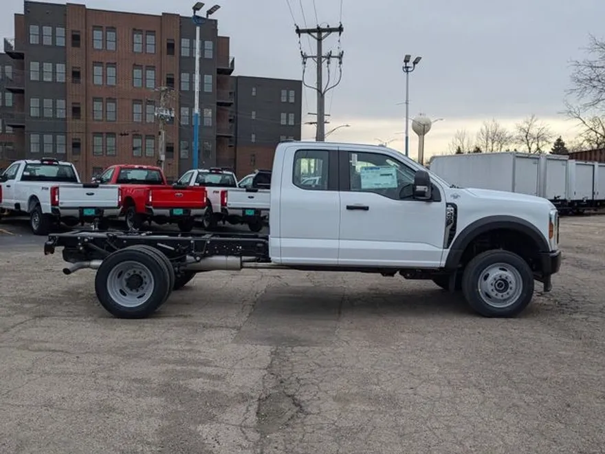 2024 Ford F-450 photo 1
