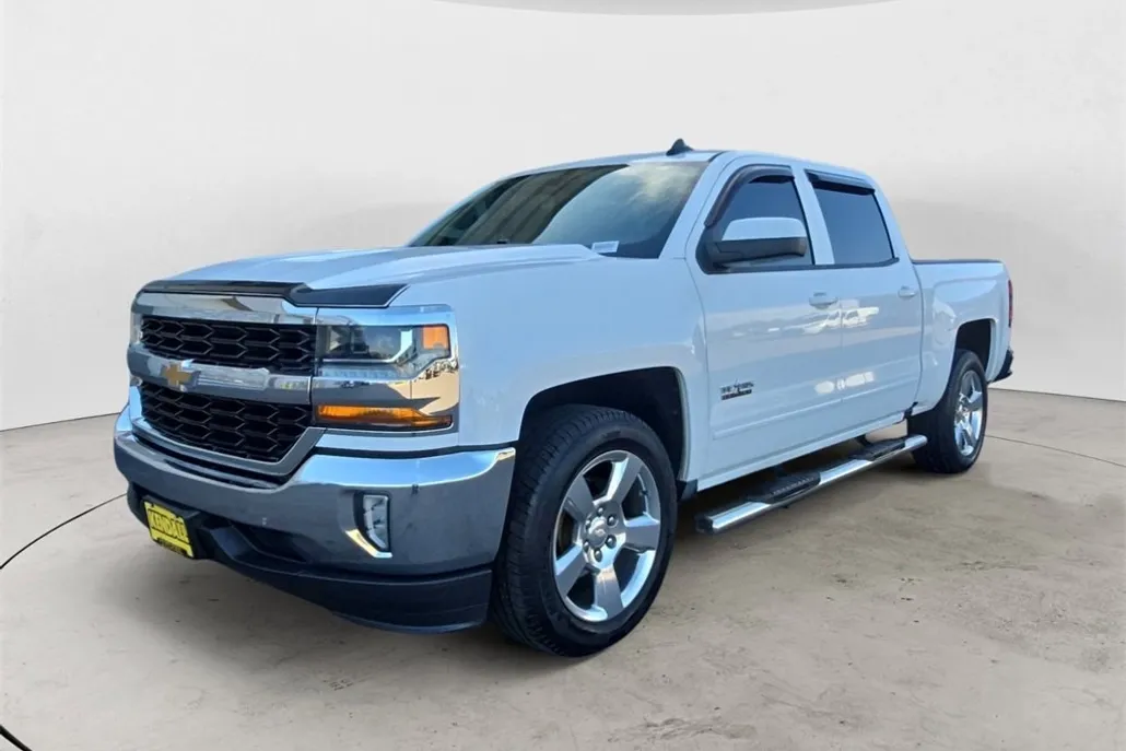 2017 Chevrolet Silverado 1500 LT photo 1