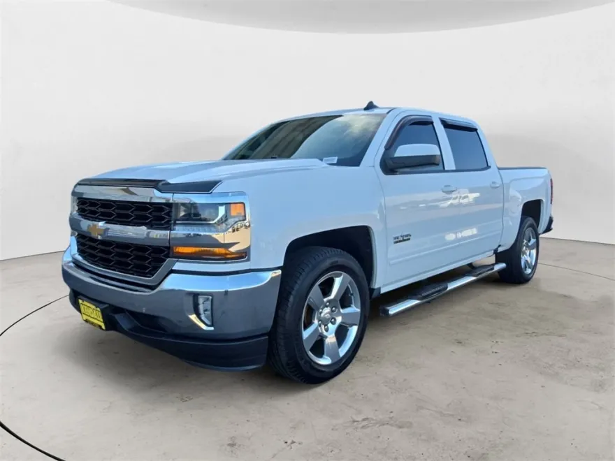 2017 Chevrolet Silverado 1500 LT photo 1