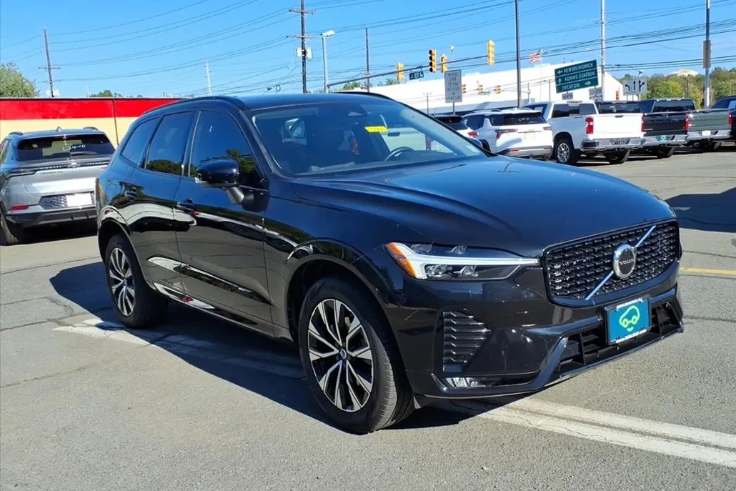 2024 Volvo XC60 B5 Core photo 1