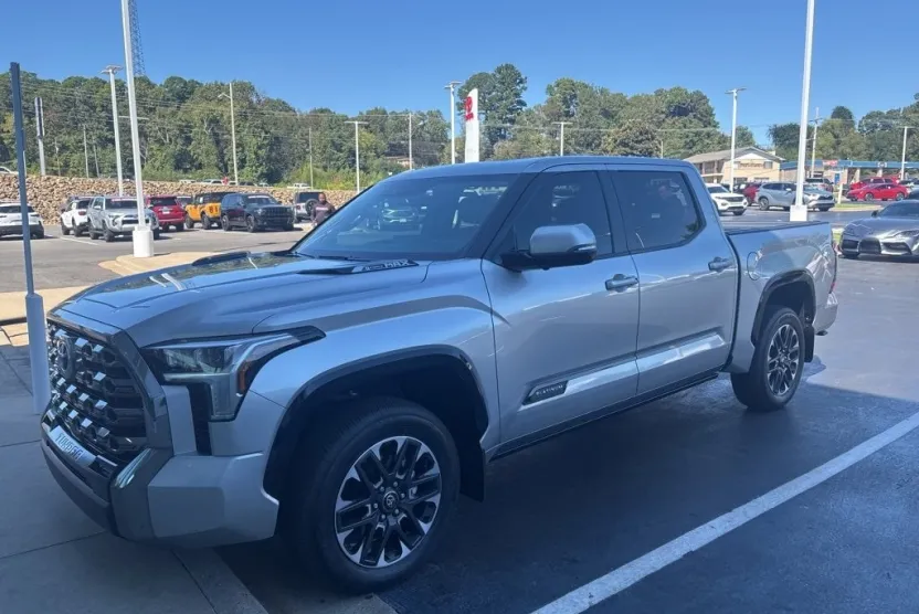2024 Toyota Tundra Platinum photo 1