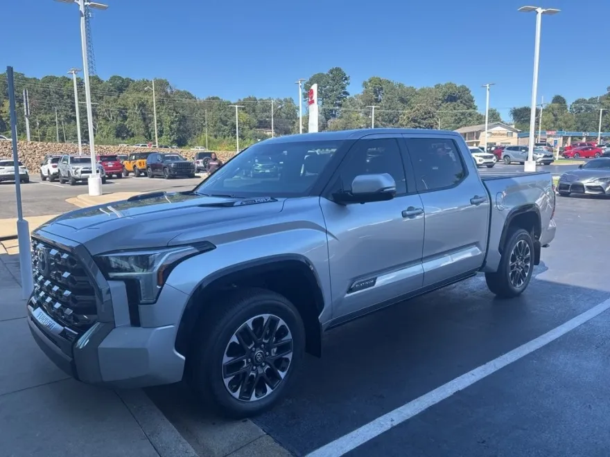 2024 Toyota Tundra Platinum photo 1