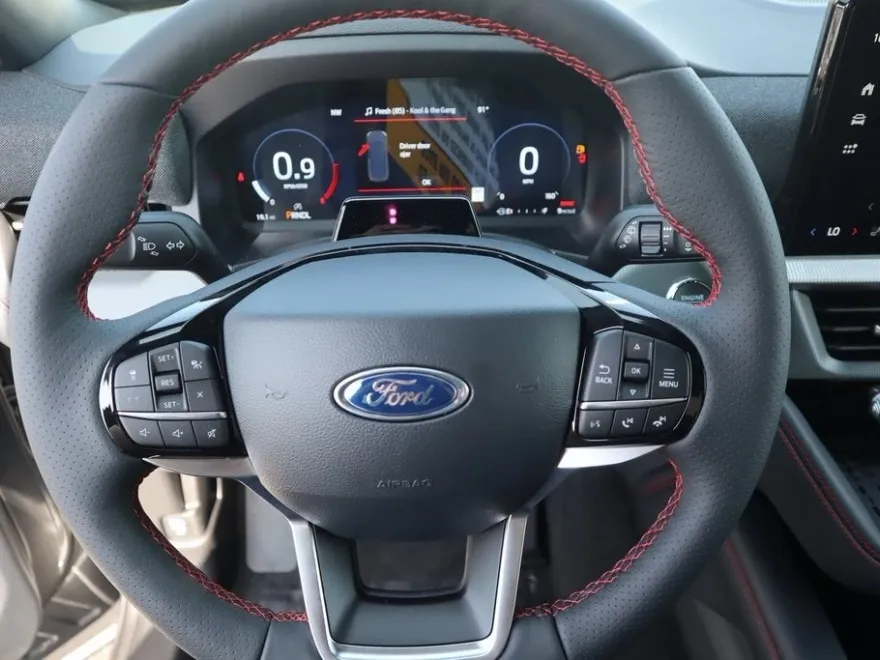 2025 Ford Explorer ST-Line photo 1