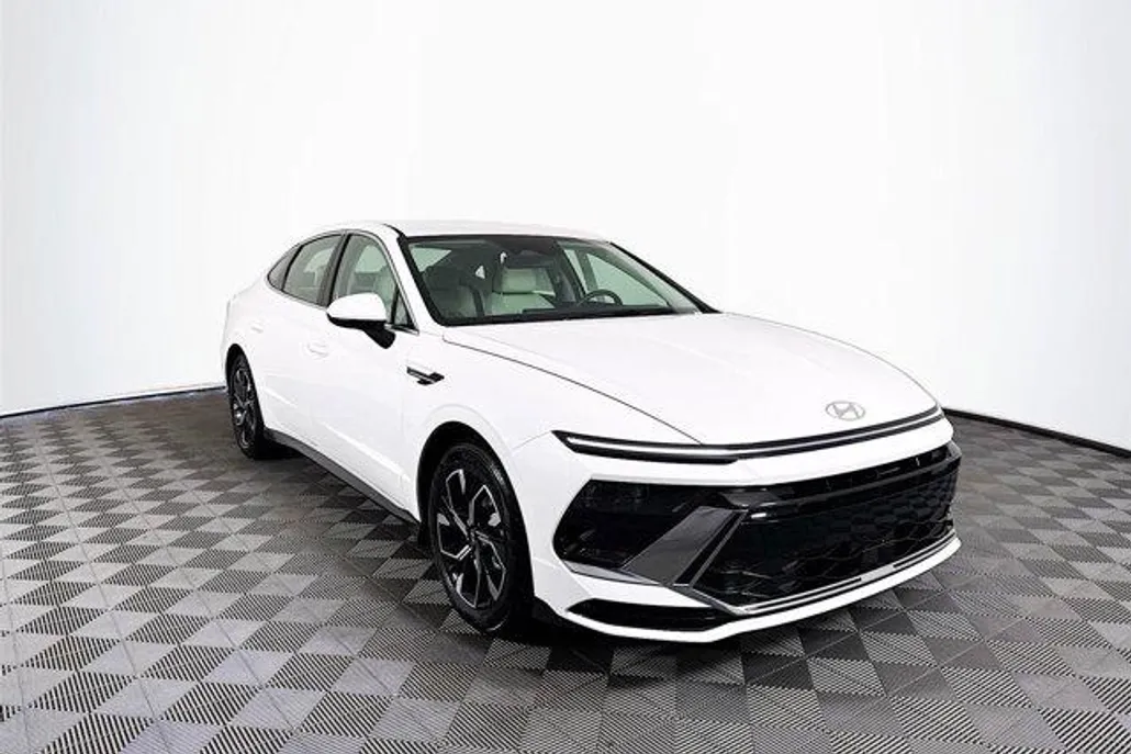2025 Hyundai Sonata SEL photo 1
