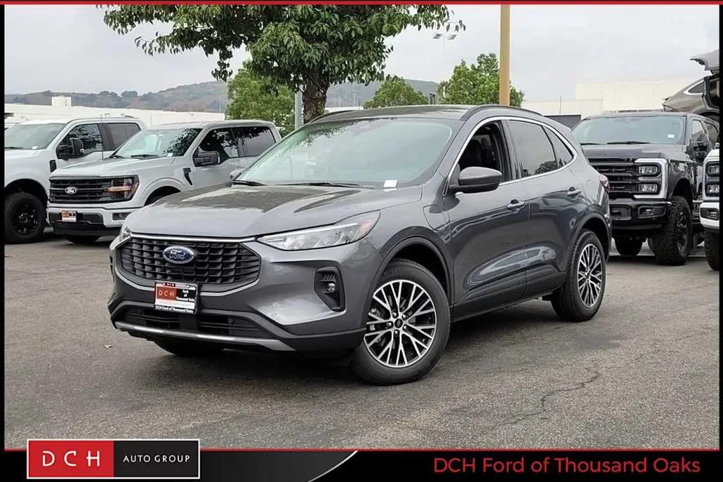 2025 Ford Escape Titanium photo 1