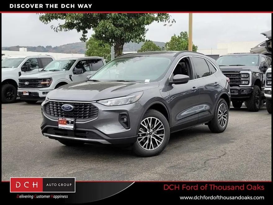2025 Ford Escape Titanium photo 1