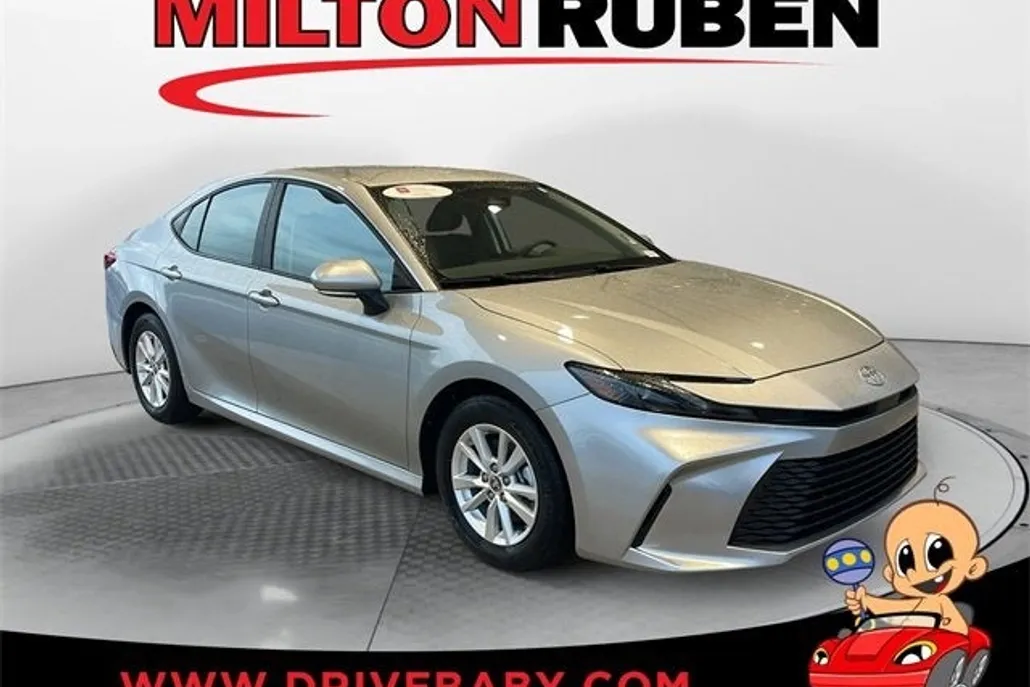 2025 Toyota Camry LE photo 1