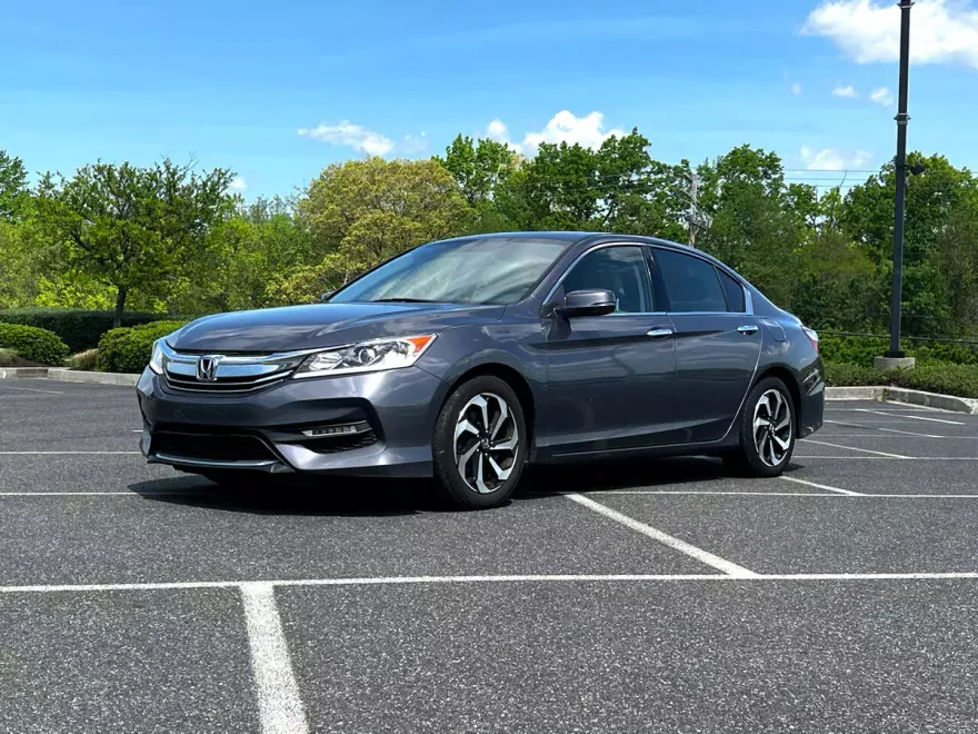 2016 Honda Accord EX-L V6 photo 1