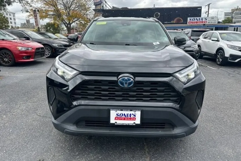 2023 Toyota RAV4 Hybrid XLE photo 1