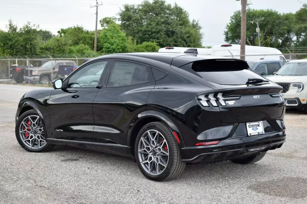 2025 Ford Mustang Mach-E GT photo 1