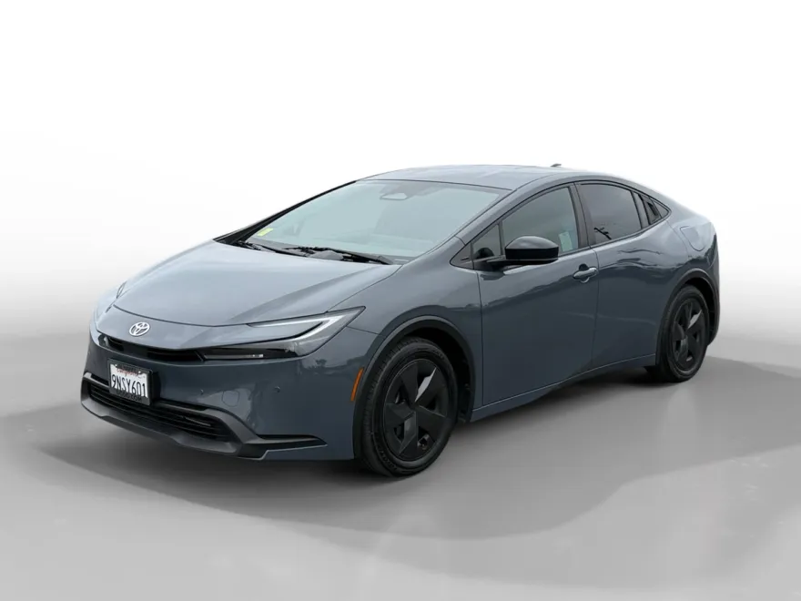 2023 Toyota Prius LE photo 1