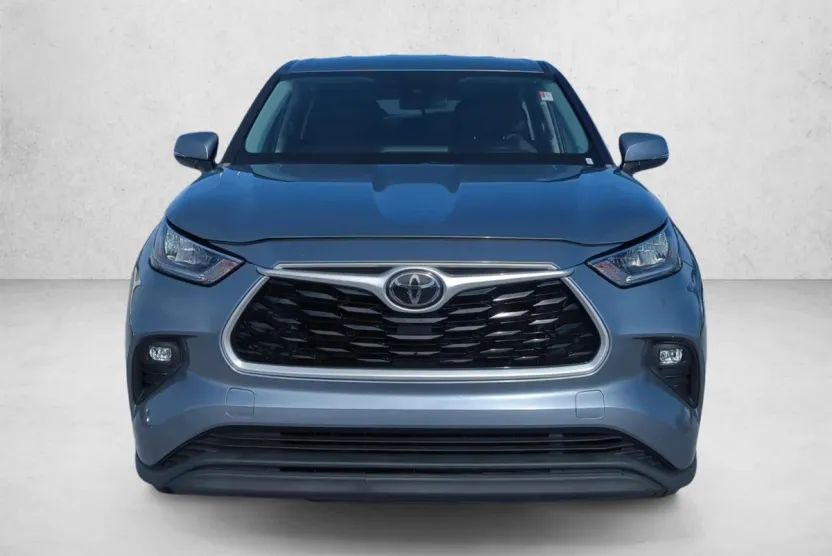 2020 Toyota Highlander LE photo 1