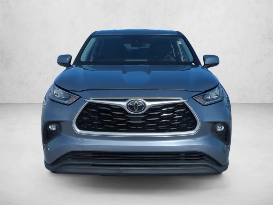 2020 Toyota Highlander LE photo 1