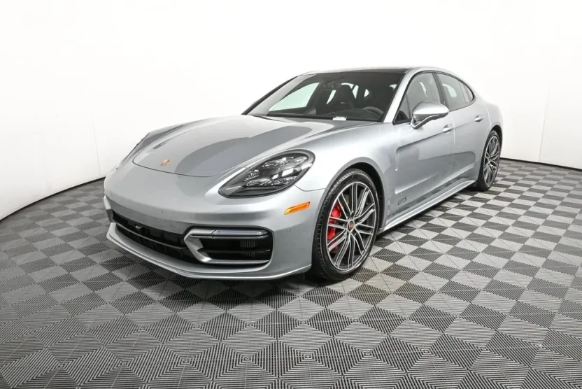 2021 Porsche Panamera GTS photo 1