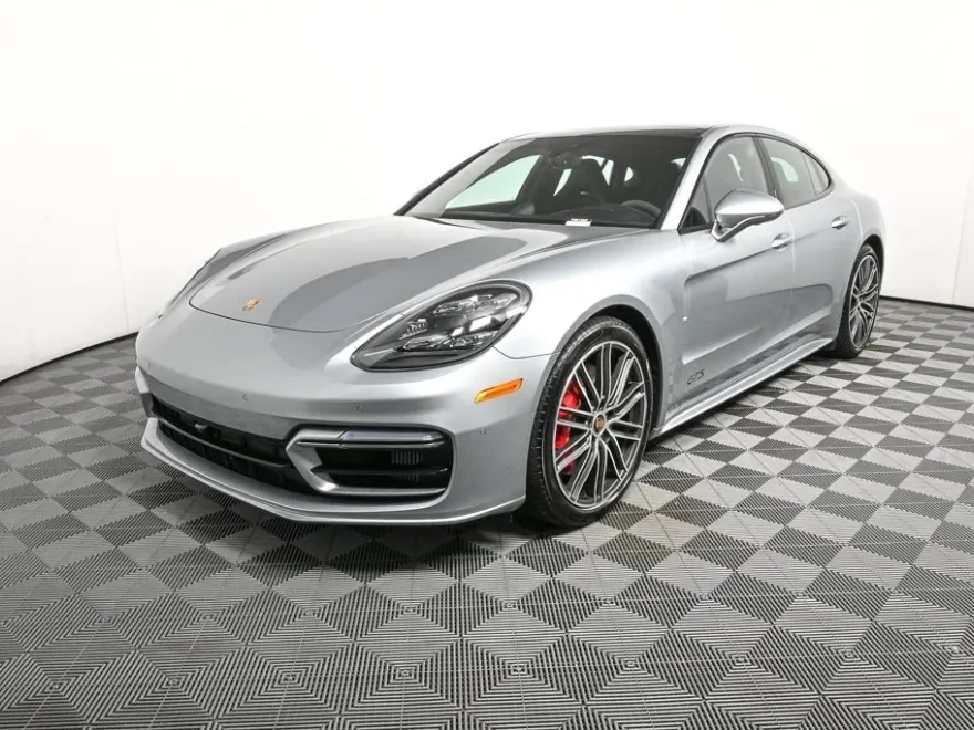2021 Porsche Panamera GTS photo 1