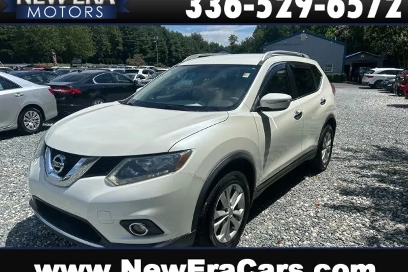 2015 Nissan Rogue SV photo 1