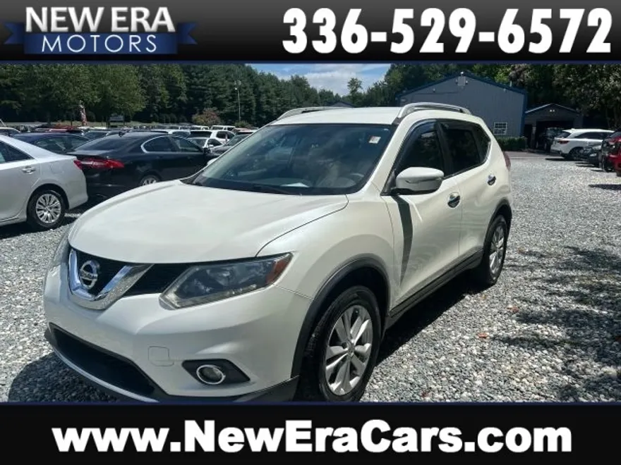 2015 Nissan Rogue SV photo 1