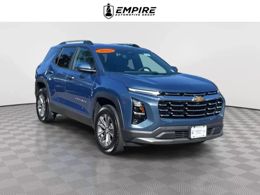 2025 Chevrolet Equinox LT photo 1