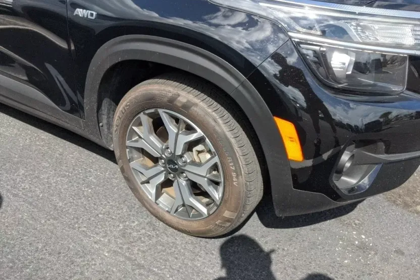 2023 Kia Seltos EX photo 1