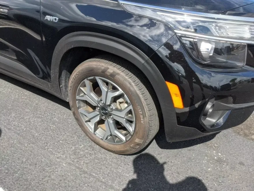 2023 Kia Seltos EX photo 1
