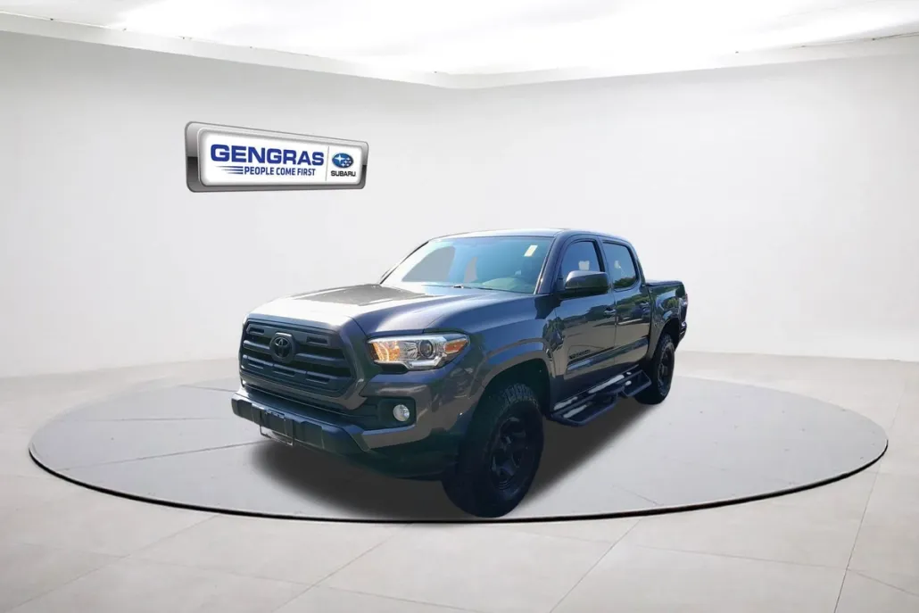2017 Toyota Tacoma SR5 photo 1