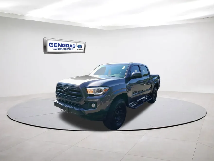 2017 Toyota Tacoma SR5 photo 1