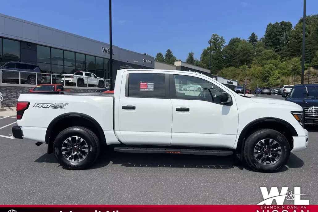 2024 Nissan Titan PRO-4X photo 1
