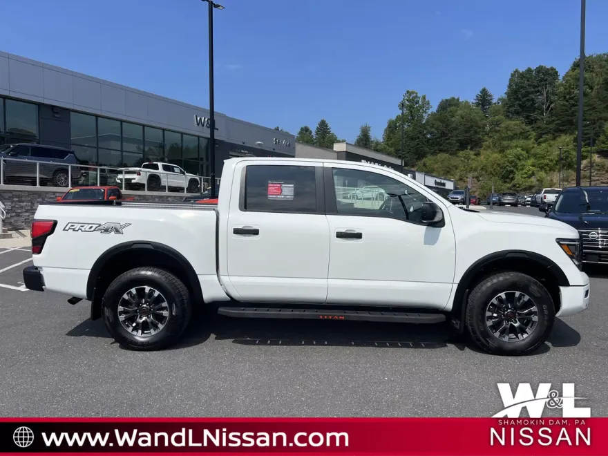 2024 Nissan Titan PRO-4X photo 1