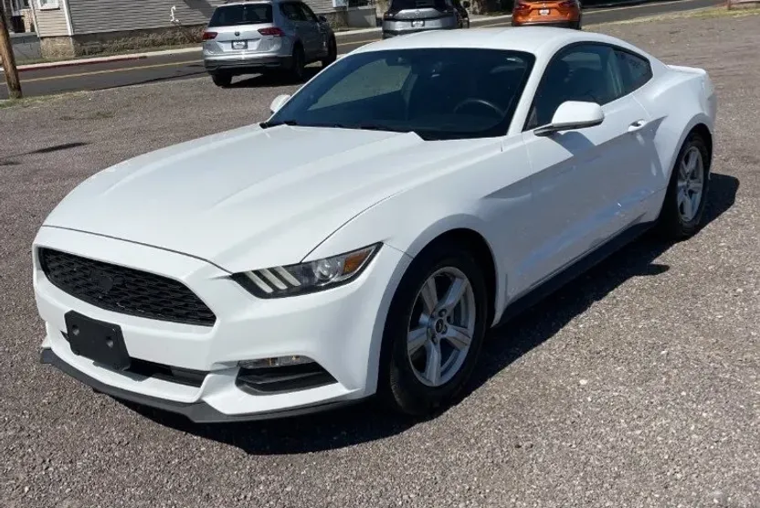 2015 Ford Mustang V6 photo 1