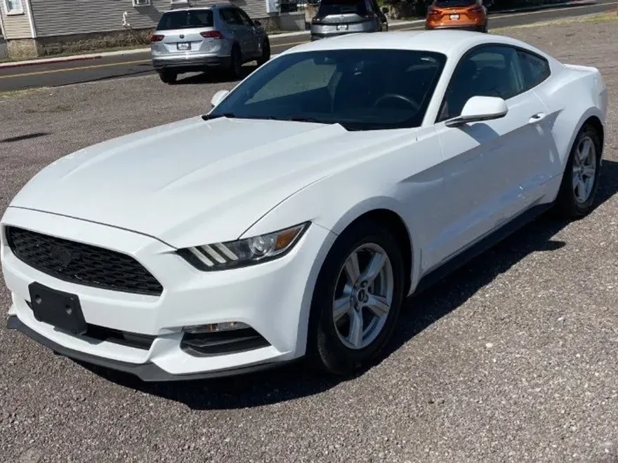 2015 Ford Mustang V6 photo 1