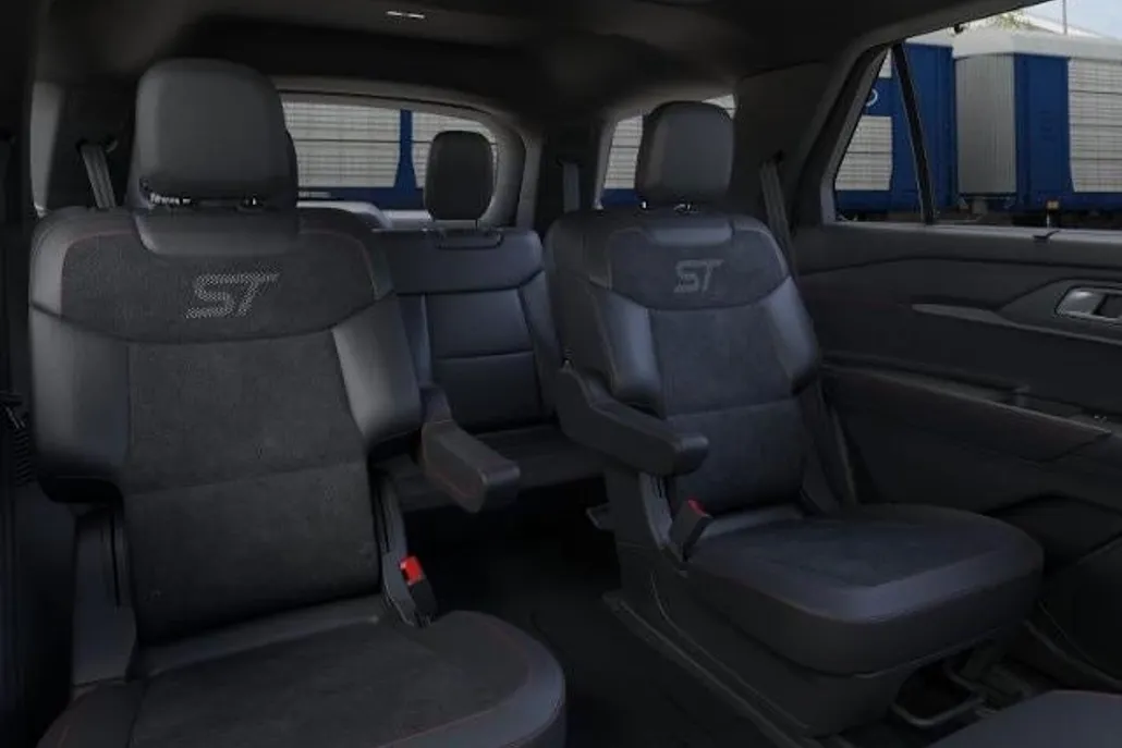 2025 Ford Explorer ST photo 1