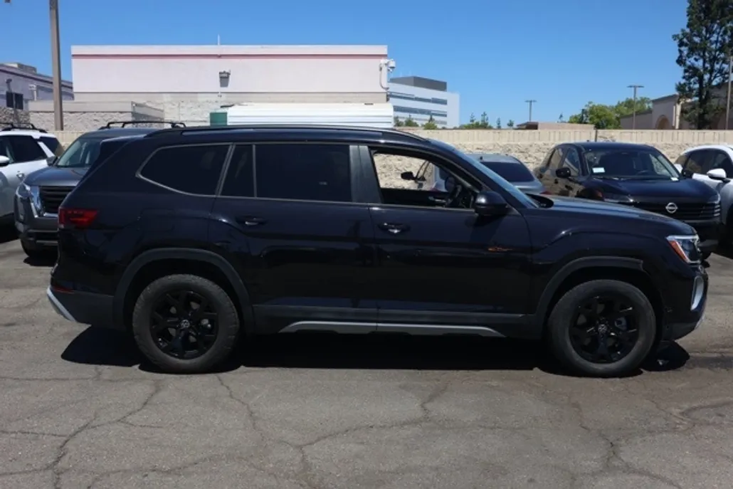 2024 Volkswagen Atlas Peak Edition SEL photo 1