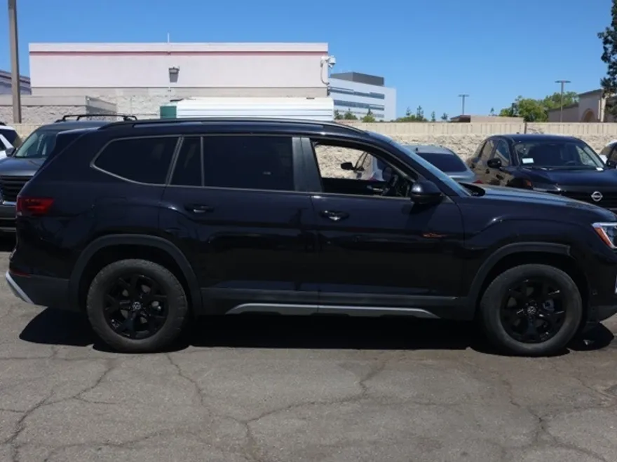2024 Volkswagen Atlas Peak Edition SEL photo 1