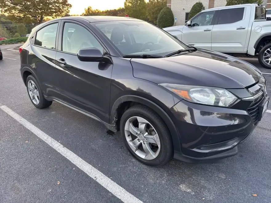 2016 Honda HR-V LX photo 1