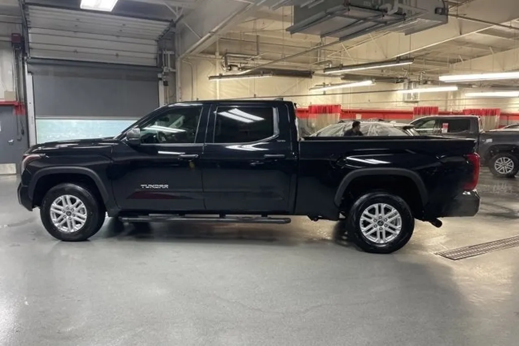 2024 Toyota Tundra SR5 photo 1