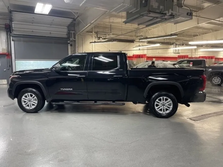 2024 Toyota Tundra SR5 photo 1