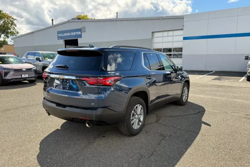 2022 Chevrolet Traverse Leather photo 1